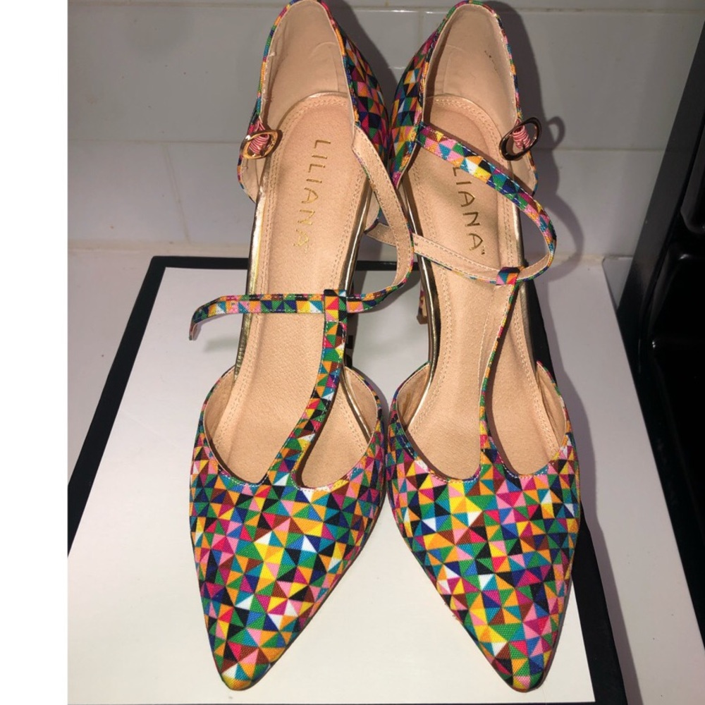 Colored aztec pattern pumps